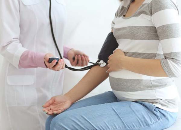 Phụ nữ mang thai bị tăng huyết áp cần có biện pháp giúp phòng tránh